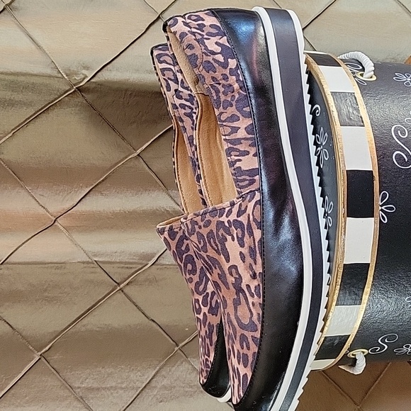 VGUC- Naturalizer ‘Beale’ Leopard & Black Slip-on Loafer 12 WIDE - Picture 3 of 7